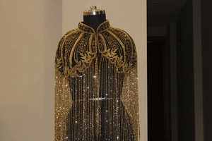 Magnifique cape burlesque élégante avec des fils de perles, des paillettes, en polyester, tenue de fête pour adultes, se ferme au cou pour les festivals et les soirées - Product Image 5