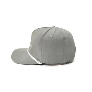 Gorra de golf de 5 paneles con logotipo de silicona 2D/3D personalizado, orificios de ventilación y cierre snapback de alto rendimiento, directamente del fabricante, proveedor de Vietnam. - Product Image 3