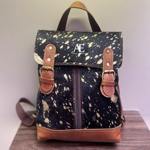 Véritable sac à dos en cuir de fourrure métallique noir fait à la main pour femmes Mini sac à dos vintage multi-usages en cuir véritable de qualité supérieure - Product Image 1