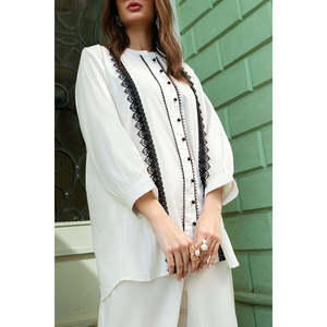 Conjunto de Dos Piezas para Mujer, Color Blanco Hueso, Tela Crepé con Efecto Arrugado, Estilo Casual, Pantalón Tres Cuartos, para Primavera/Verano, Tallas XS-3XL Disponibles - Product Image 1