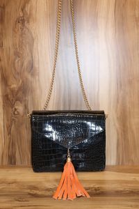 Sac à bandoulière portable en cuir véritable de style occidental avec pompon vibrant et accessoire de mode pour femme texturé - Product Image 2