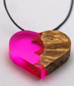 Bellamente colgante de resina de madera, joyería personalizada, collar hecho a mano, el mejor regalo para el aniversario de tu amor - Product Image 2