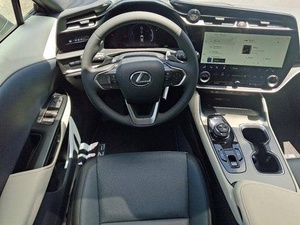 2025 abordable lLex-uss RZ 450e RZ 450e Premium AWD avec roues de 18' - Product Image 6