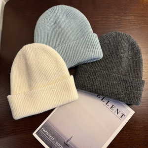 Hecho de fábrica Haga su propio logotipo Impresión Venta al por mayor Gorros de invierno Sombrero Precio barato Diseño liso Gorro de alta calidad para la venta - Product Image 1