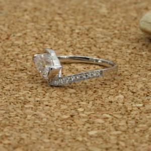 Venta al por mayor de anillo de diamante cultivado en laboratorio corte pera 18K blanco amarillo oro rosa E Color VVS2 claridad para minoristas de joyería pedidos al por mayor - Product Image 3