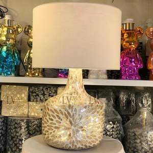 Lámpara de mesa con incrustaciones de fregona de alta calidad con diseño moderno, accesorios de decoración para el hogar hechos a mano, precio al por mayor de Vietnam - Product Image 3