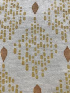 Tela de Algodón Estampada a Mano con Diseño Tradicional Indio Inspirado en el Ikat, Estampado de Diamantes con Puntos en Mostaza y Marrón - Product Image 3