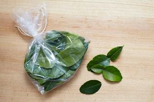 Kaffir Lime Leaf (La Chanh) Cocina vietnamita Bolsa de 0,4 oz - Product Image 3