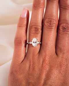 Lujoso anillo de diamante de moissanita de corte ovalado Vintage de oro rosa y blanco de 14K para boda, fiesta de compromiso o regalo de aniversario - Product Image 5