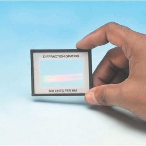 Rejilla de Difracción CROWN de 300 Líneas/mm, Montada en Tarjeta, Grado Óptico, para Experimentos de Física y Óptica en Laboratorio Científico - Product Image 1