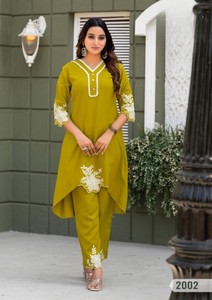 Heavy Chinnon Handwork Kurti avec Salwar Kameez Quick Dry Regular Fit pour toutes les occasions et fêtes Vêtements indiens et pakistanais - Product Image 4