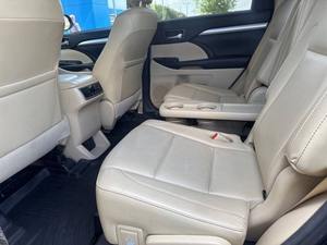 Usado cuidadosamente 2018 Toyota Highlander XLE 4dr SUV - Product Image 3