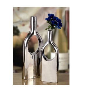 Vase de table mural moderne en métal Pièce décorative élégante au design contemporain polyvalent pour la maison ou le bureau - Product Image 3