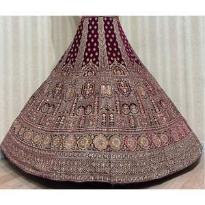 Lehenga nuptiale de luxe pour l'exportation non cousue brodée Choli Butti Dupatta avec bordure en gros - Product Image 3