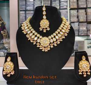 ENSEMBLE DE BIJOUX INDIENS TRADITIONNELS ET À LA MODE EN CUIVRE ENSEMBLE DE BIJOUX DE MARIAGE POUR FEMMES BOUCLES D'OREILLES ET COLLIER - Product Image 1