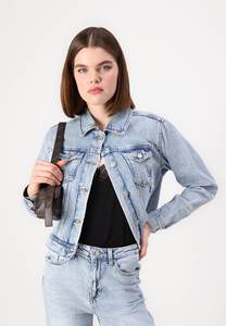 Dernière veste en jean bleu clair personnalisée pour femmes fermeture à boutons et poches poitrine conçues pour les femmes pour un confort en toutes saisons - Product Image 4