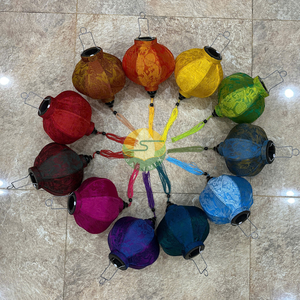 Linterna de Bambú Hecha a Mano en Vietnam, Decoración Colgante para Restaurantes, Fiestas y Bodas, Cubierta de Tela de Seda, Colorida, Venta al Por Mayor para Exportación - Product Image 1