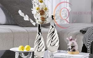 Elegant Metal Tabletop Vase for Center Tables and Side Tables, Perfect for <b>Artificial</b> <b>Flowers</b> or Standalone Decoration - Product Image 4