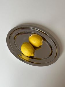 Plateau de service en acier inoxydable finement conçu, idéal pour les couverts de table d'inspiration vintage et les élégants présentoirs de cuisine à domicile - Product Image 2