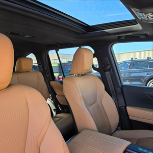 ภายในรถ SUV พร้อมเบาะหนังสีอ่อน หลังคาซันรูฟแบบพาโนรามา ระบบควบคุมอุณหภูมิอัตโนมัติ 7 ที่นั่ง - Product Image 3