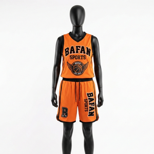 Ensemble maillot et short de basketball en maille polyester premium, orange avec empiècements latéraux noirs, logo personnalisé en twill, pour femmes - Product Image 1