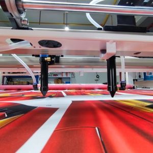 Máquina de Corte Láser de Tela con Mesa de Alimentación Automática, Posicionamiento con Cámara Panorámica, Máquina de Corte Láser 1810 - Product Image 4