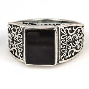 Bague rectangulaire pour homme en argent sterling 925, pierre onyx noir sertie clos, plaqué rhodium, bijoux pour usage quotidien, certifiée IGI - Product Image 3