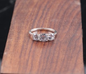 Anillo de fiesta de compromiso de boda de Plata de Ley 925 de moda Zircon blanco tres piedras estilo clásico regalo de moda - Product Image 1
