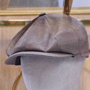 C'est une casquette de boulanger en laine vierge et en lin de Cappellificio Biellese à motif à carreaux bleus. - Product Image 5