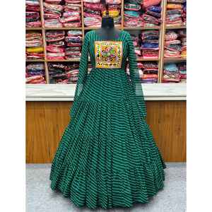 Vestido de Fiesta Moderno Anarkali de Tela de Georgette Sintética Suave con Estampado Lahiria, Completamente Confeccionado y Listo para Usar - Product Image 1