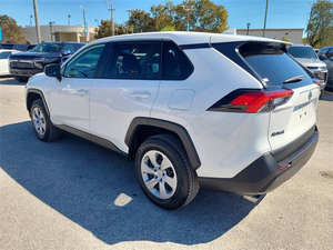 Toyota RAV4 LE 2024 USADO EN EXCELENTES CONDICIONES - Product Image 2