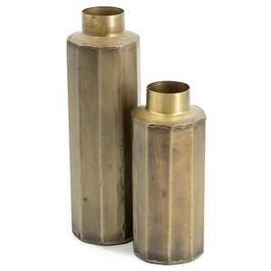 Exquisito florero de hierro de metal detallado con artesanía vintage perfecto para mejorar la decoración de la oficina en el hogar o la boutique - Product Image 3