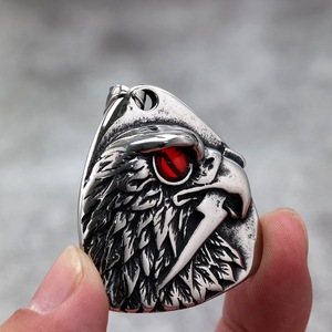 Collier pendentif unisexe en acier inoxydable style rétro européen et américain, avec aigle gravé d'un côté et pierre précieuse, chaînes tendance, cadeau - Product Image 4
