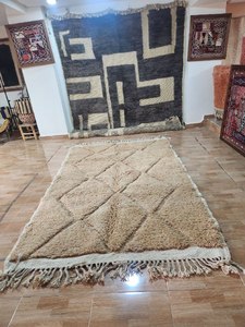 Tapis marocain artisanal en laine à motif géométrique, épais et à poils longs, rectangulaire, pour la décoration du salon - Product Image 3