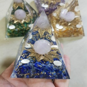 Lapislázuli con esfera Pirámide de orgón resina a granel energía orgonita pirámide al por mayor cristal chakra pirámide - Product Image 1