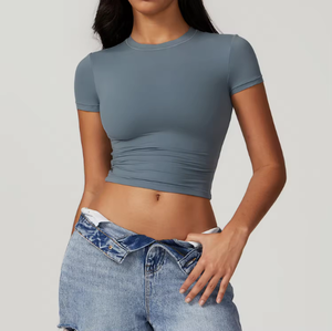 Venta caliente de las mujeres de punto O-cuello recortado de manga corta de verano plisado Sexy y elegante Slim-Fit Crop camiseta - Product Image 1