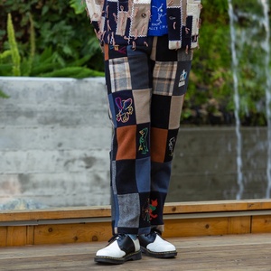 Pantalones vaqueros de mezclilla con parches para hombre, azul claro, de verano, a la moda, ajustados, con diseño patchwork - Product Image 1