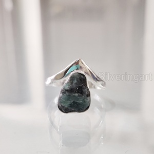 Joyería de piedra áspera Anillo de mujer Esmeralda AAA natural Piedra preciosa cruda May Birthstone V Crown Band Jewelry Anillo de plata esterlina 925 - Product Image 1