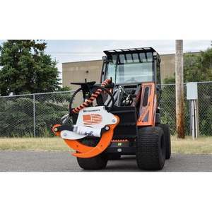 Nouvel accessoire de grappin à bois TNATTACHMENTS MG pour chargeuse sur pneus - Modèle 2023 conçu pour la manutention du bois en entrepôt forestier et la manutention commerciale du bois - Product Image 1