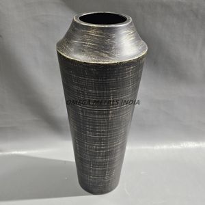 Grand pot de fleurs décoratif moderne avec finition en nickel et martelé, parfait pour la maison et le bureau sophistiqués - Product Image 3