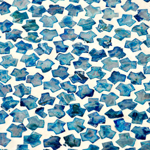 เก้าอี้สวนหอยมุกธรรมชาติคุณภาพสูง สีฟ้าขาว ทำด้วยมือ โต๊ะข้างตกแต่งหอยมุก โต๊ะข้างหอยมุก - Product Image 5