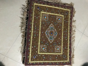 Alfombra Zari hecha a mano de estilo real moderno con intrincado diseño tradicional y piedras semipreciosas para una decoración opulenta del hogar - Product Image 4