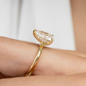 Anillo de Compromiso con Diamante Cultivado en Laboratorio con Corte de Pera de 1.5 Quilates, Certificado por IGI, Elegante Diseño Solitario con Halo Oculto en Oro Amarillo Sólido de 14 Quilates - Product Image 5