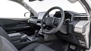 Venta Rápida 2026 T O Y O T A HILUX TRAVO OVERLAND PLUS 2.8D – BLANCO, Volante a la Derecha / Volante a la Izquierda - Product Image 5