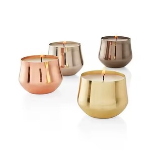 Elegante portavelas votivo de metal con acabado envejecido para decoración rústica de inspiración campestre y estilo granja. - Product Image 3