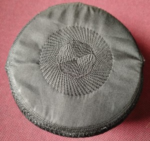 Vente chaude Noir Bugis Musulman Prière Chapeau Cap Tupi Topi Exportable Kufi pour Hommes Toutes Saisons Utilisation Du Bangladesh - Product Image 1