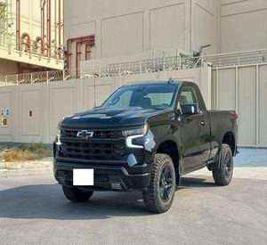 En perfectas condiciones, camioneta Chevrolet Silverado 1500 RST 2023 de doble cabina con bajo kilometraje, lista para enviar - Product Image 2