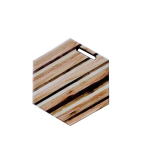 Tabla de Cortar Hexagonal de Madera de Mango Maciza y Resina para Restaurantes, Cantinas o Servicios de Catering, para Frutas, Verduras o Pizza - Product Image 1