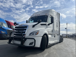 รถบรรทุกมือสอง ปี 2024 FREIGHTLINER Cascadia CA126 แบบเพลาคู่พร้อมที่นอน - Product Image 3