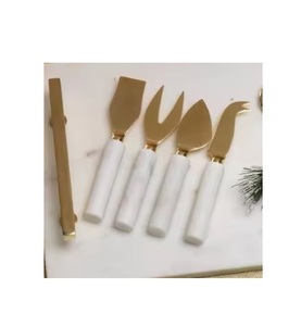 Servidor de ensalada de metal dorado de estilo americano con mango de mármol blanco Servidor de ensalada de uso doméstico y hotel de mesa de lujo - Product Image 1